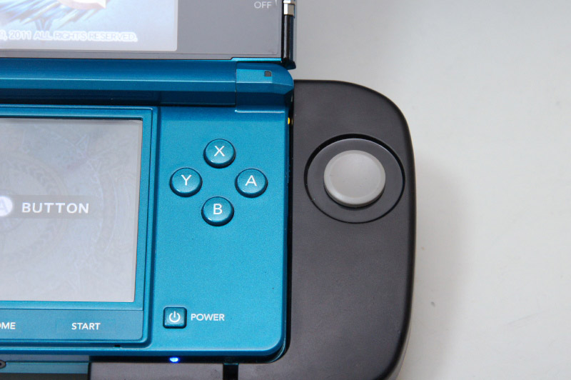 Illustration for article titled Manhandling the 3DS Add-on Slide Pad Doohickey